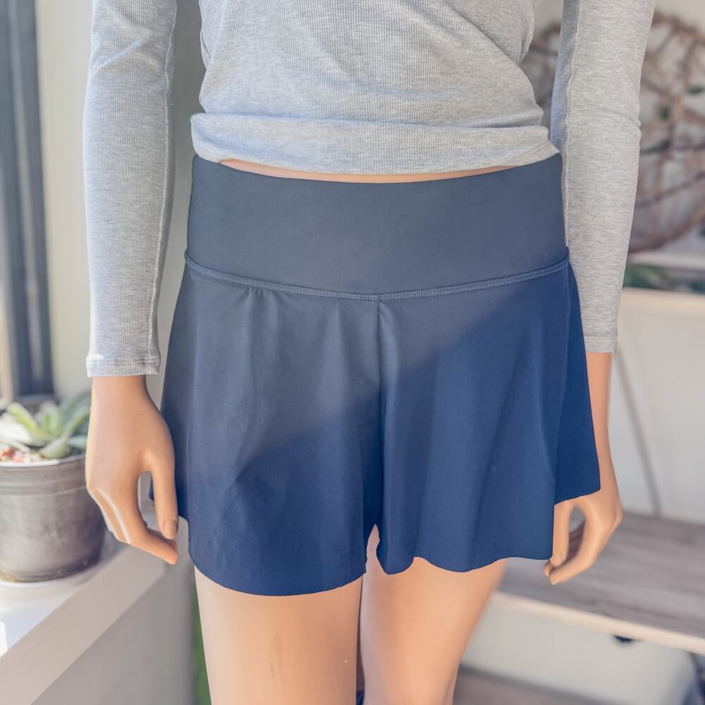 Athleta, Black Flirty Shorts w/ 2” Inseam & Lining,
Women's XS, Activewear - Picture 4 of 8